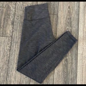 Lululemon Wunder Under sz 8